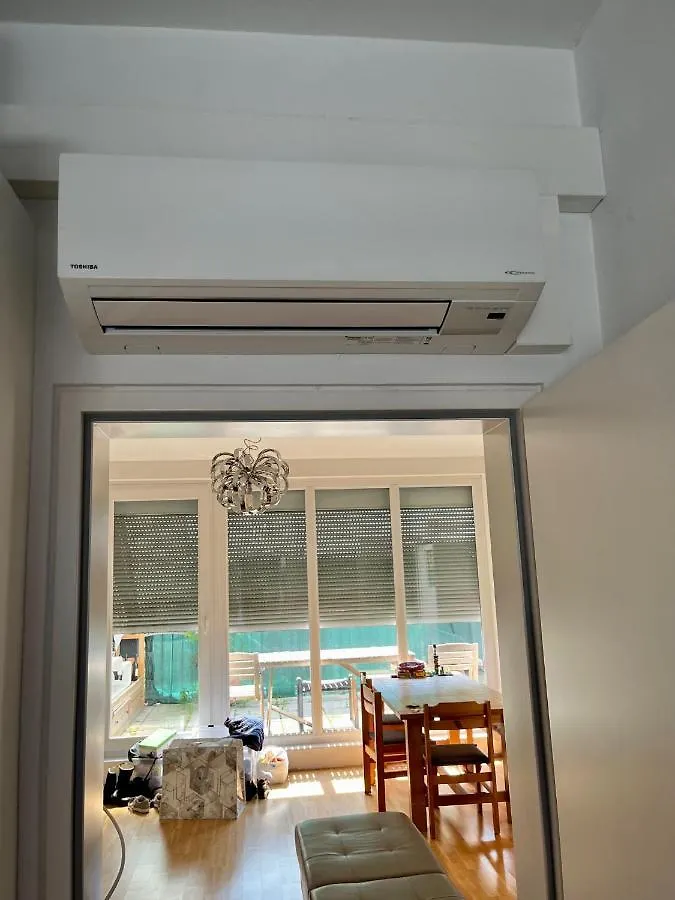 Dachgeschosswohnung Mit Kostenlosem Parkplatz Und Internet! Viena Apartament