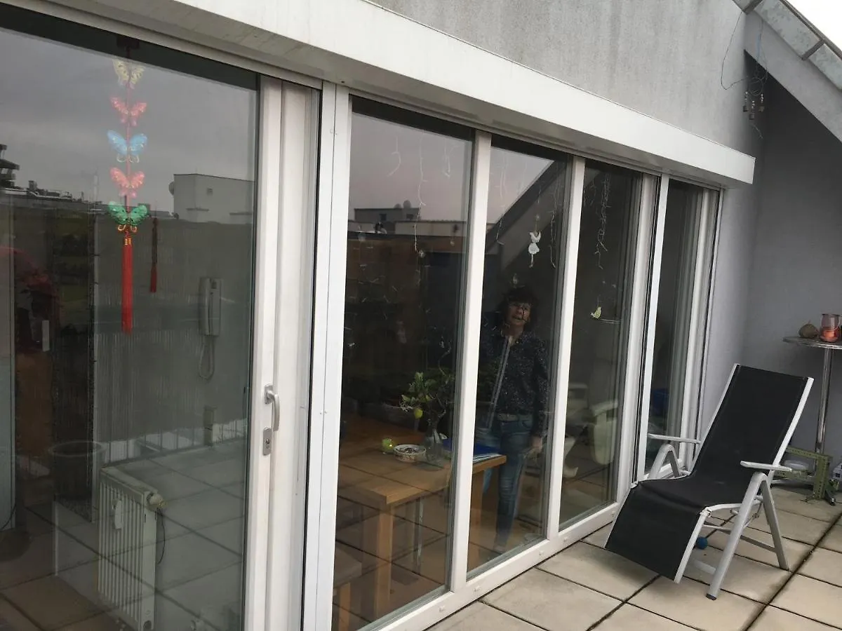 Dachgeschosswohnung Mit Kostenlosem Parkplatz Und Internet! Wiedeń 0*,  Austria