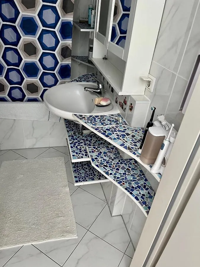 Apartament Dachgeschosswohnung Mit Kostenlosem Parkplatz Und Internet! Wiedeń