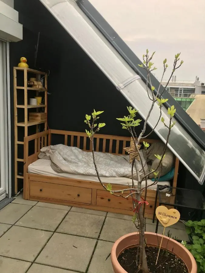 Dachgeschosswohnung Mit Kostenlosem Parkplatz Und Internet! Wiedeń