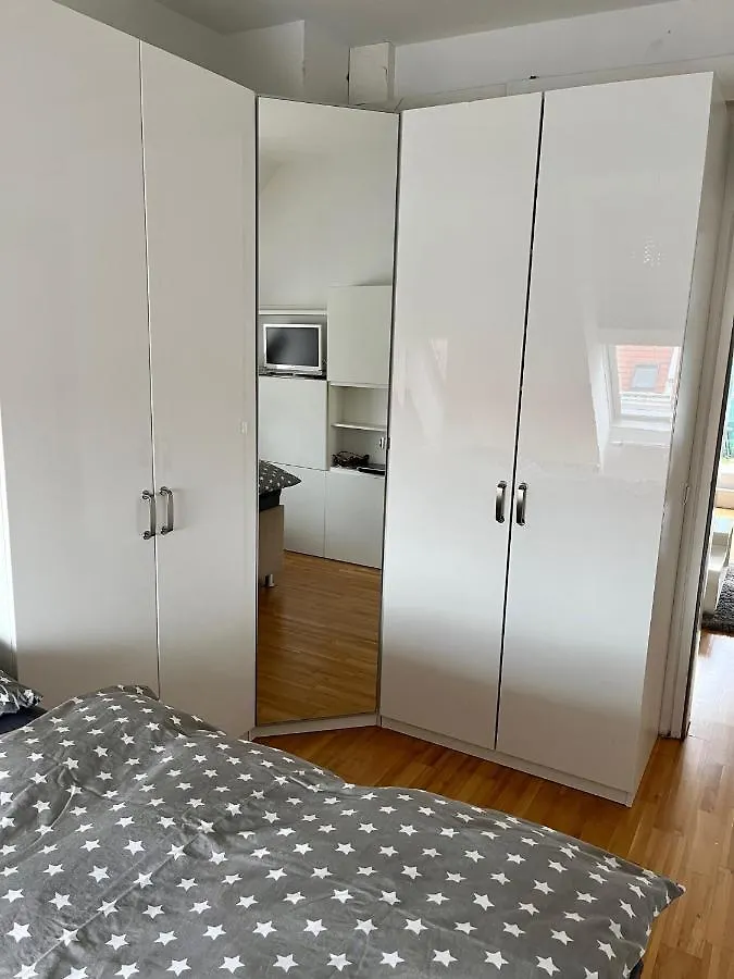Dachgeschosswohnung Mit Kostenlosem Parkplatz Und Internet! Viena