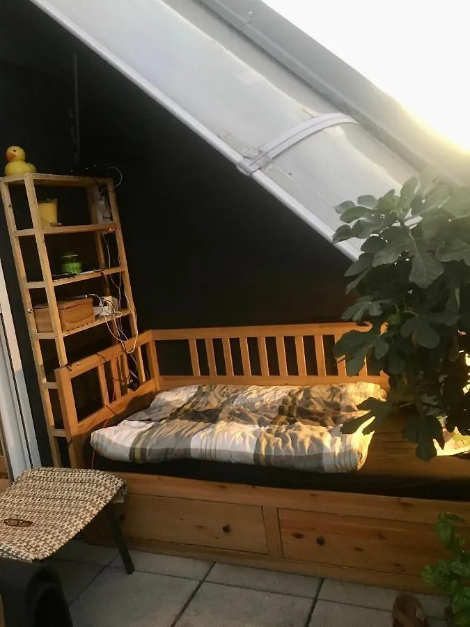 Dachgeschosswohnung Mit Kostenlosem Parkplatz Und Internet! Wiedeń Apartament