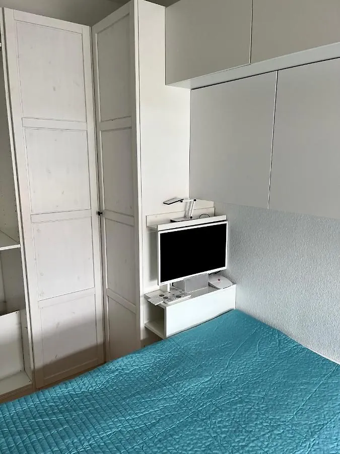 Dachgeschosswohnung Mit Kostenlosem Parkplatz Und Internet! Wiedeń Apartament