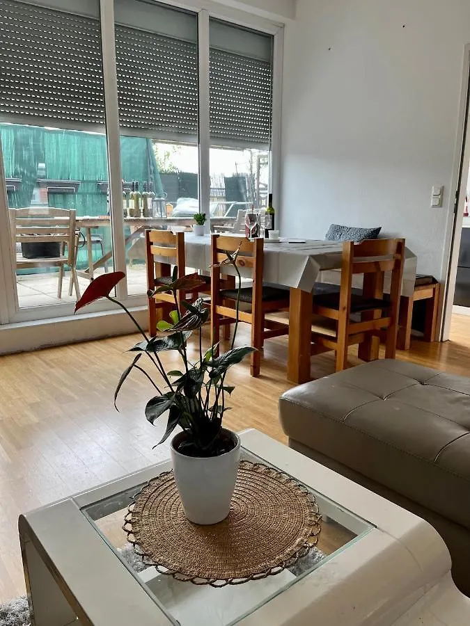 Dachgeschosswohnung Mit Kostenlosem Parkplatz Und Internet! Viena