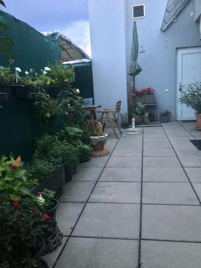 Dachgeschosswohnung Mit Kostenlosem Parkplatz Und Internet! Viena