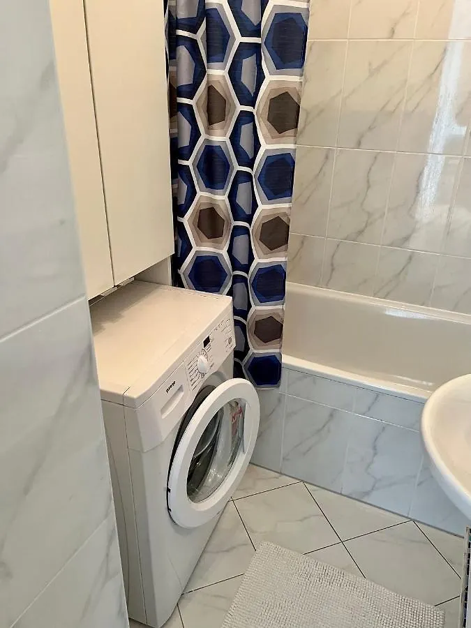 Dachgeschosswohnung Mit Kostenlosem Parkplatz Und Internet! Viena